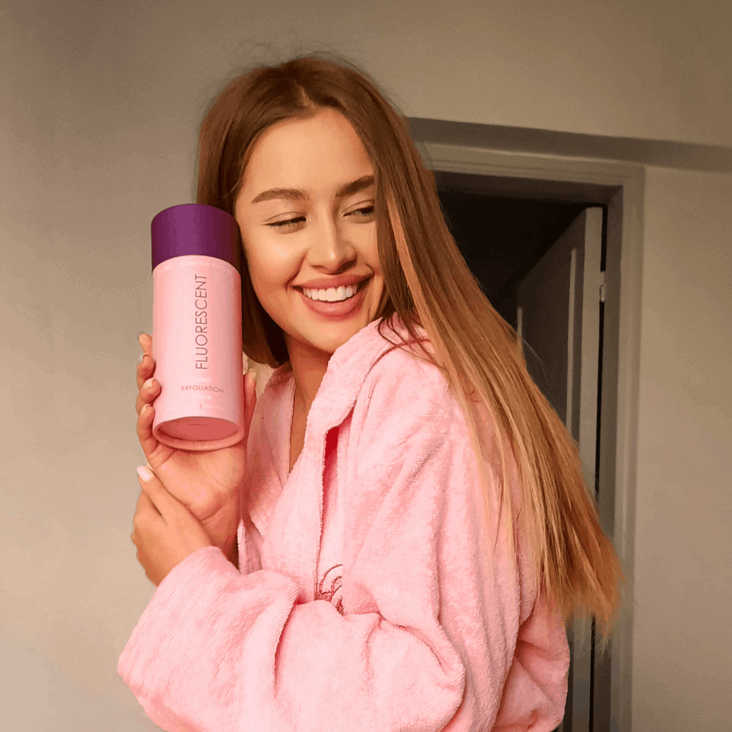 Fluorescent Glow Bundle - 1 Glove + 1 (Deep Cleansing) Small Soap