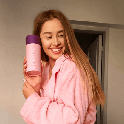 Fluorescent Glow Bundle - 1 Glove + 1 (Deep Cleansing) Small Soap
